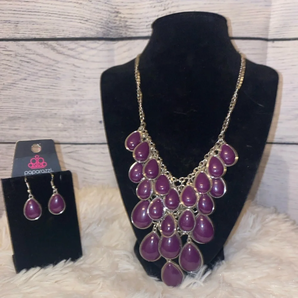 Purple Statement necklace and earring set - Picture 1 of 4